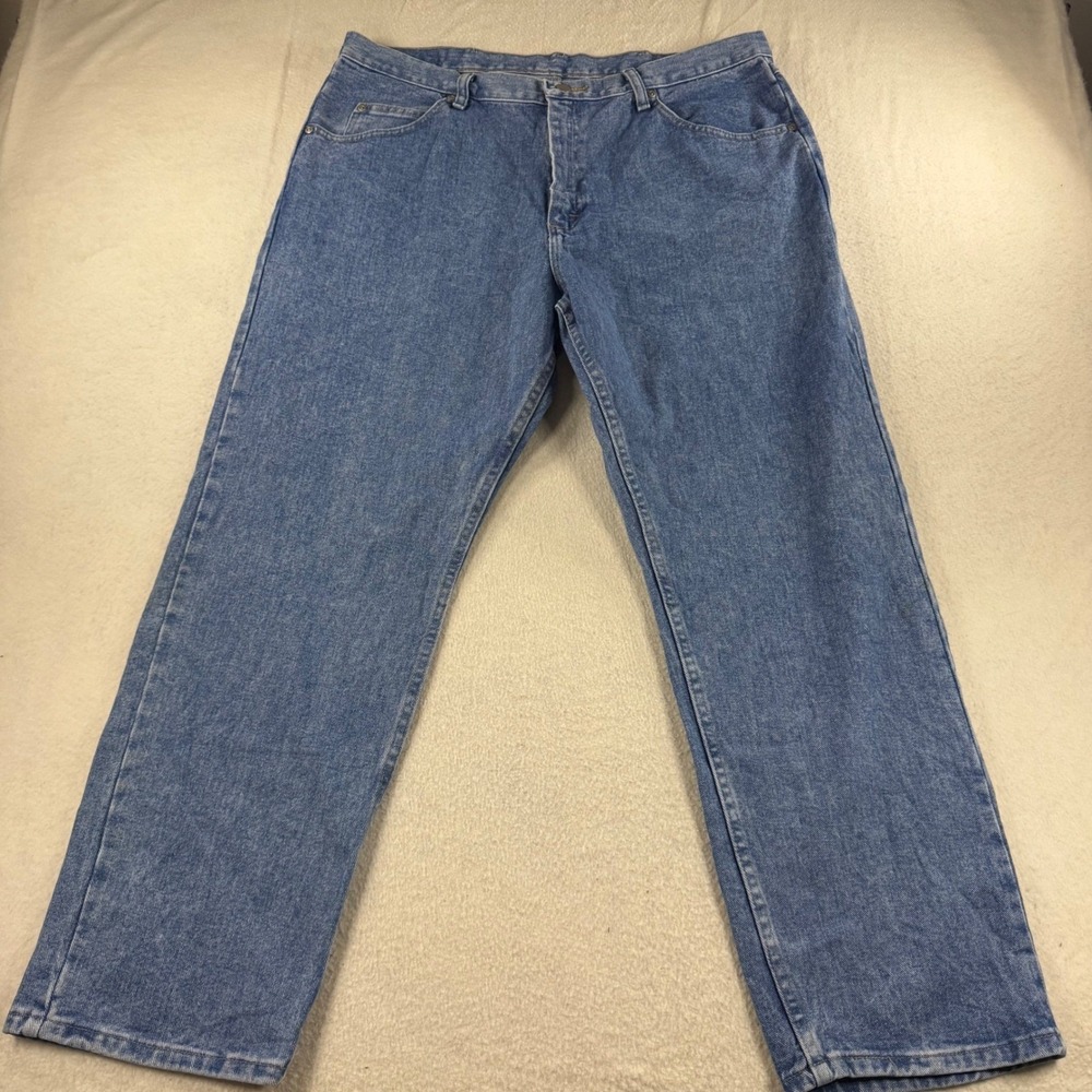 Wrangler Relaxed Fit Jeans Mens 38x29 Blue Excellent Medium Wash Straight Leg